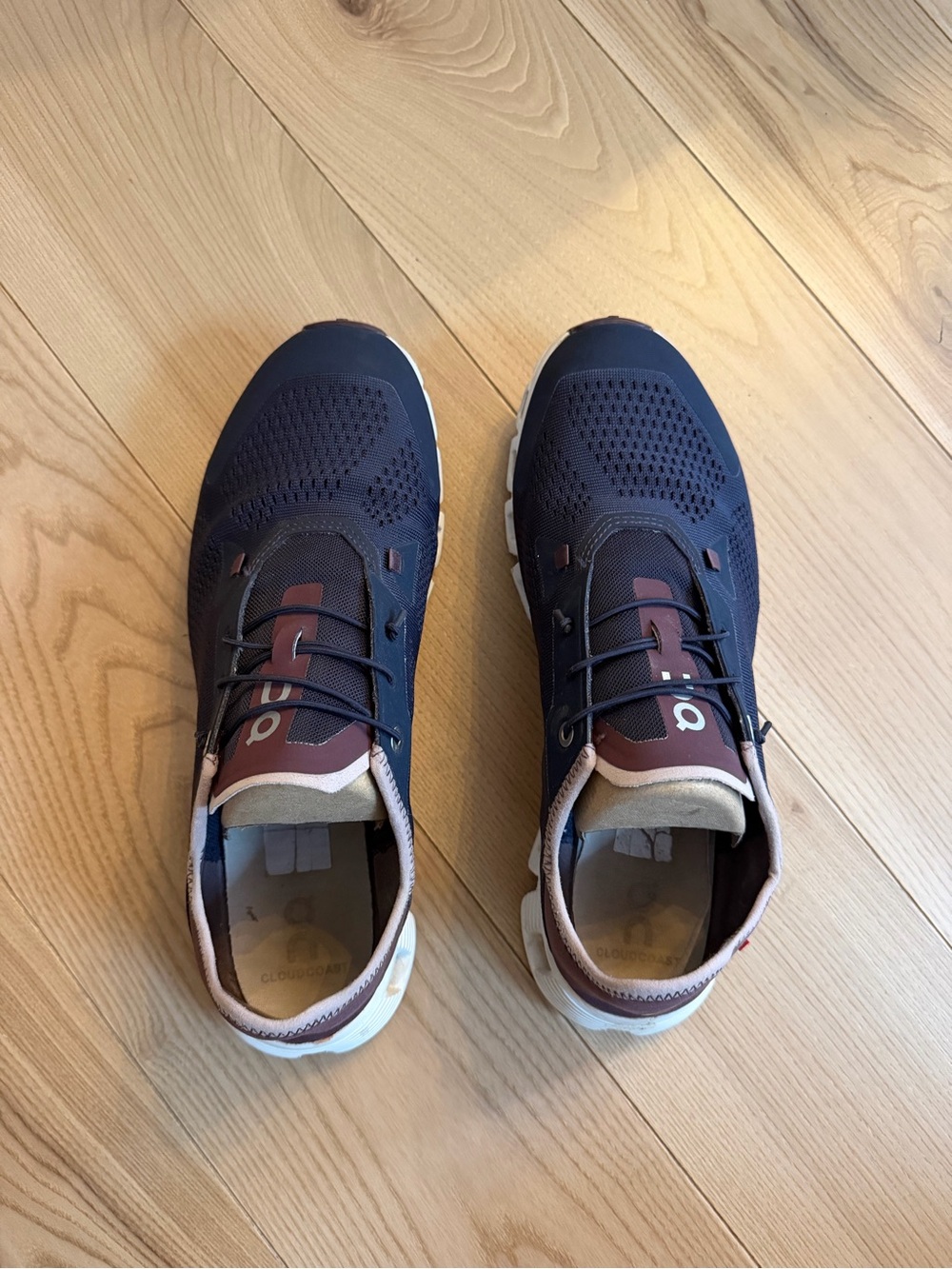 Men's On Clouds  cloud 6 coast. Almost new with box. Worn only once indoors.